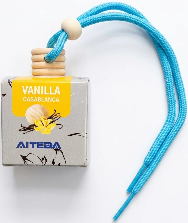 Hanging car air freshener with multiple scents