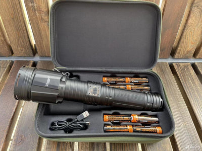 كشاف يدوي قوي من YEMAO إضاءة LED فائقة السطوع قابلة لإعادة الشحن مع بوكس لحماية وحفظ الكشاف