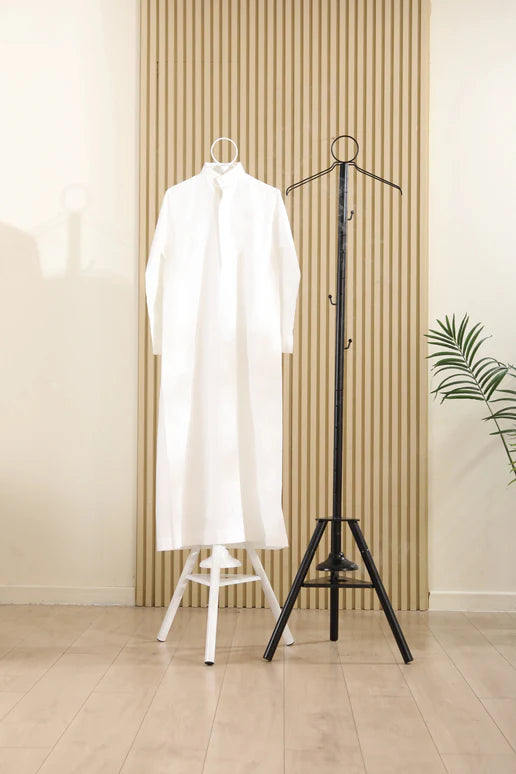 علاقة ملابس بتصميم بسيط مع مبخرة لتبخير الملابس