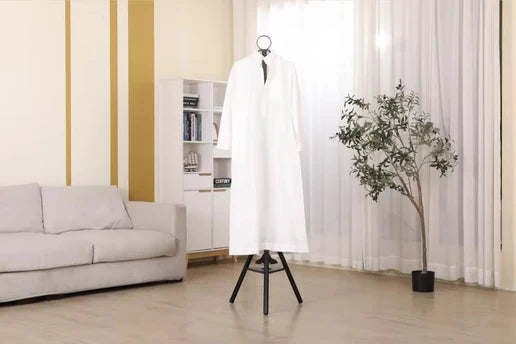 علاقة ملابس بتصميم بسيط مع مبخرة لتبخير الملابس