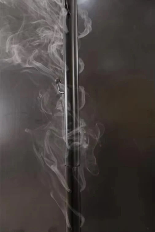 علاقة ملابس بتصميم بسيط مع مبخرة لتبخير الملابس