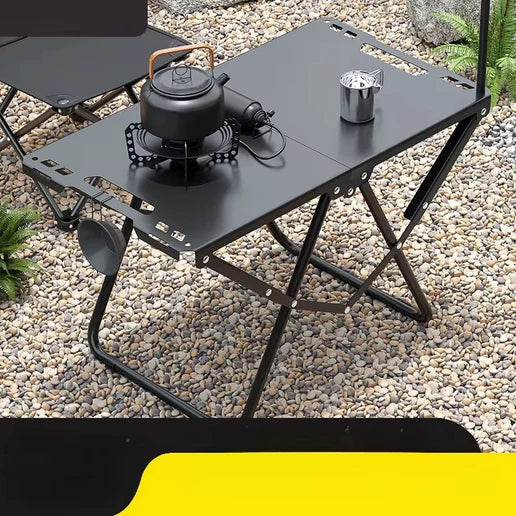 طاولة تخييم معدنية متعددة الوظائف قابلة للطي صغيرة الحجم ومثالية للرحلات والنزهات من Camping Family