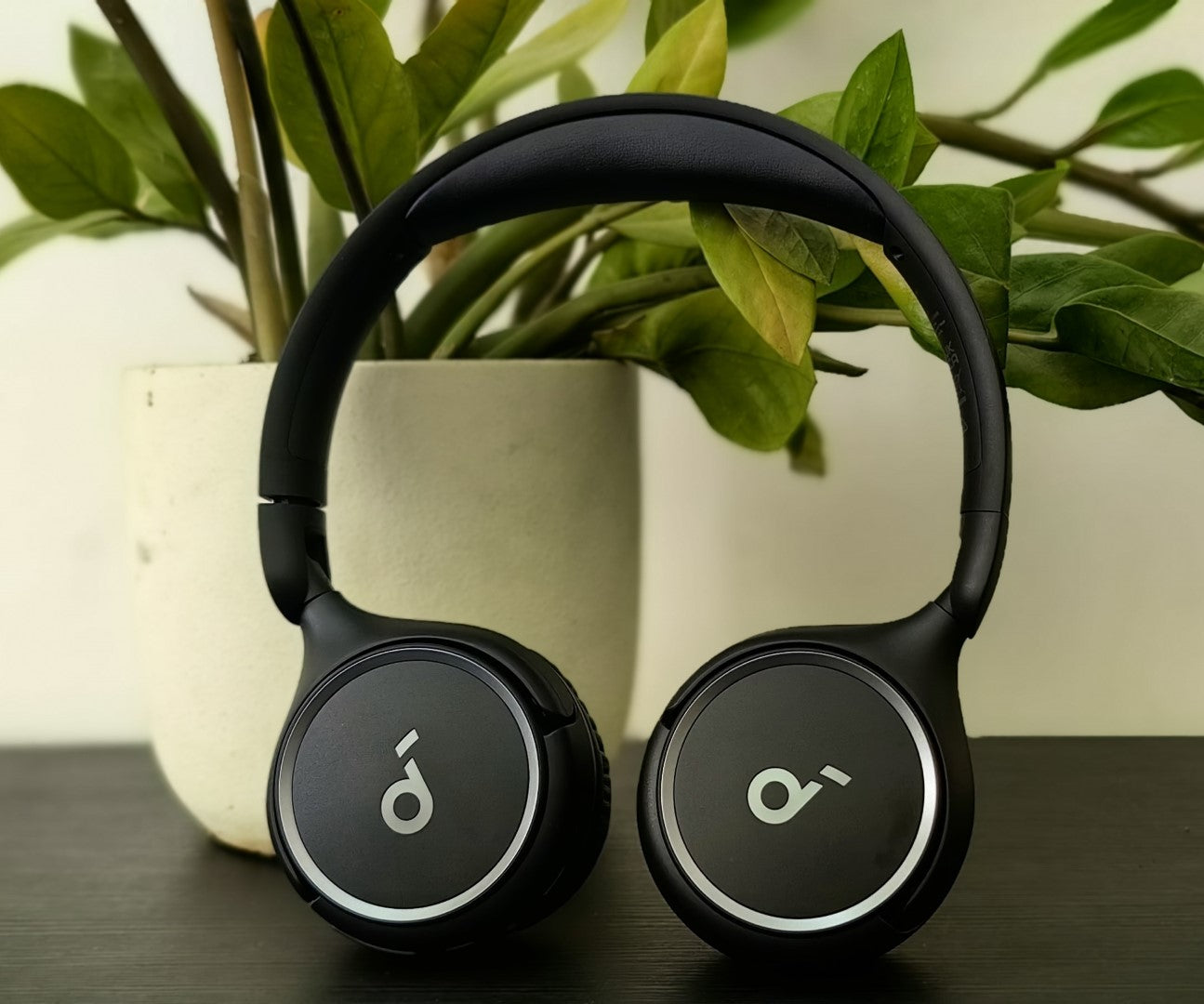 سماعة رأس مريحة Soundcore H30i ببطارية تصل الي 70 ساعة عمل من Anker